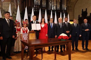  Prezydent RP Andrzej Duda podpisał ustawę dotyczącą ustanowienia Narodowego Dnia Powstań Śląskich. fot. Andrzej Grygiel / UMWS 