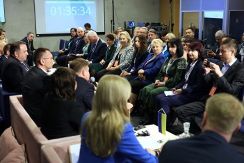  Panel: Rola regionów w budowaniu partnerstw międzynarodowych w obliczu kryzysu gospodarczego oraz wyzwań związanych z odbudową Ukrainy 