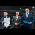  Wręczenie certyfikaty dla gmin w ramach projektu "Standardy obsługi inwestora w samorządzie". fot. Tomasz Żak / UMWS 