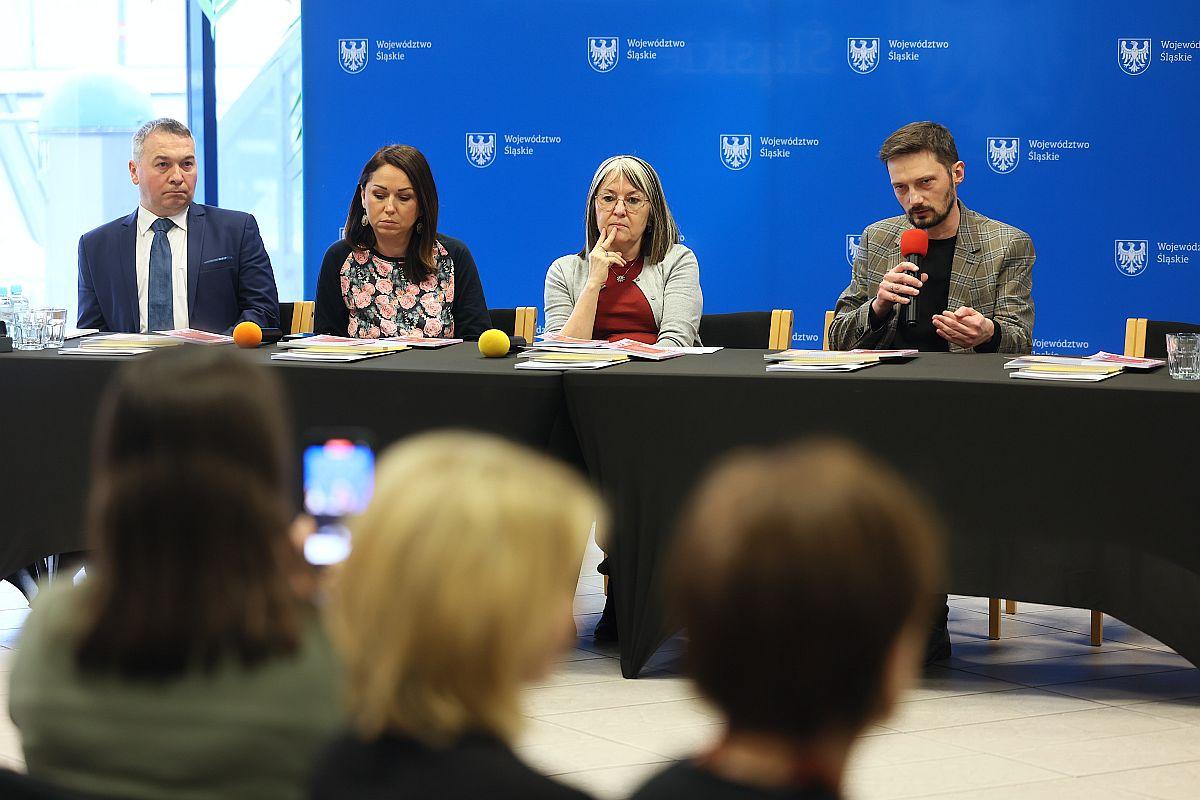  Konferencja prasowa poświęcona publikacjom Wydawnictwa Biblioteki Śląskiej. fot. Andrzej Grygiel / UMWŚ 