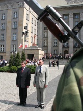  Przed pomnikiem Wojciecha Korfantego marszałek Michał Czarski i wicemarszałek Sergiusz Karpiński 