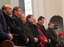  We mszy uczestniczyli m.in. premier Kazimierz Marcinkiewicz, minister Jerzy Polaczek oraz wojewoda śląski Tomasz Pietrzykowski. 