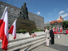  oraz Wojciechowi Korfantemu 