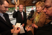  Goście uroczystości mieli okazję przejazdu zabytkowym tramwajem 