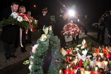  W uroczystości uczestniczyli m.in. wojewoda śląski Zygmunt Łukaszczyk, wicemarszałek senatu Krystyna Bochenek oraz prezydent Katowic Piotr Uszok 